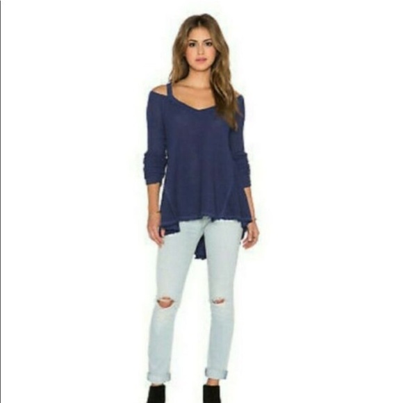 Free People 🔥SALE🔥Moonshine blue waffle knit cold shoulder sweater. NWT - Picture 4 of 9